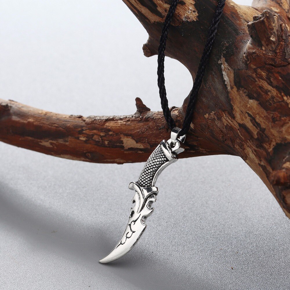 Women Character Cutlery Power Necklace Vintage Men Jewelry Scimitar Wolf Tooth Machete Knife Pendant Punk Women Necklaces