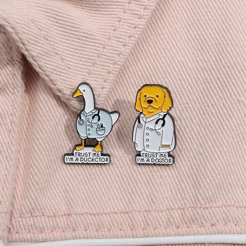 Alfileres esmaltados de pato para perro y Doctor, broches de animales, gatos y enfermeras, insignias de solapa de dibujos animados, ropa, mochila, de joyería para amigos