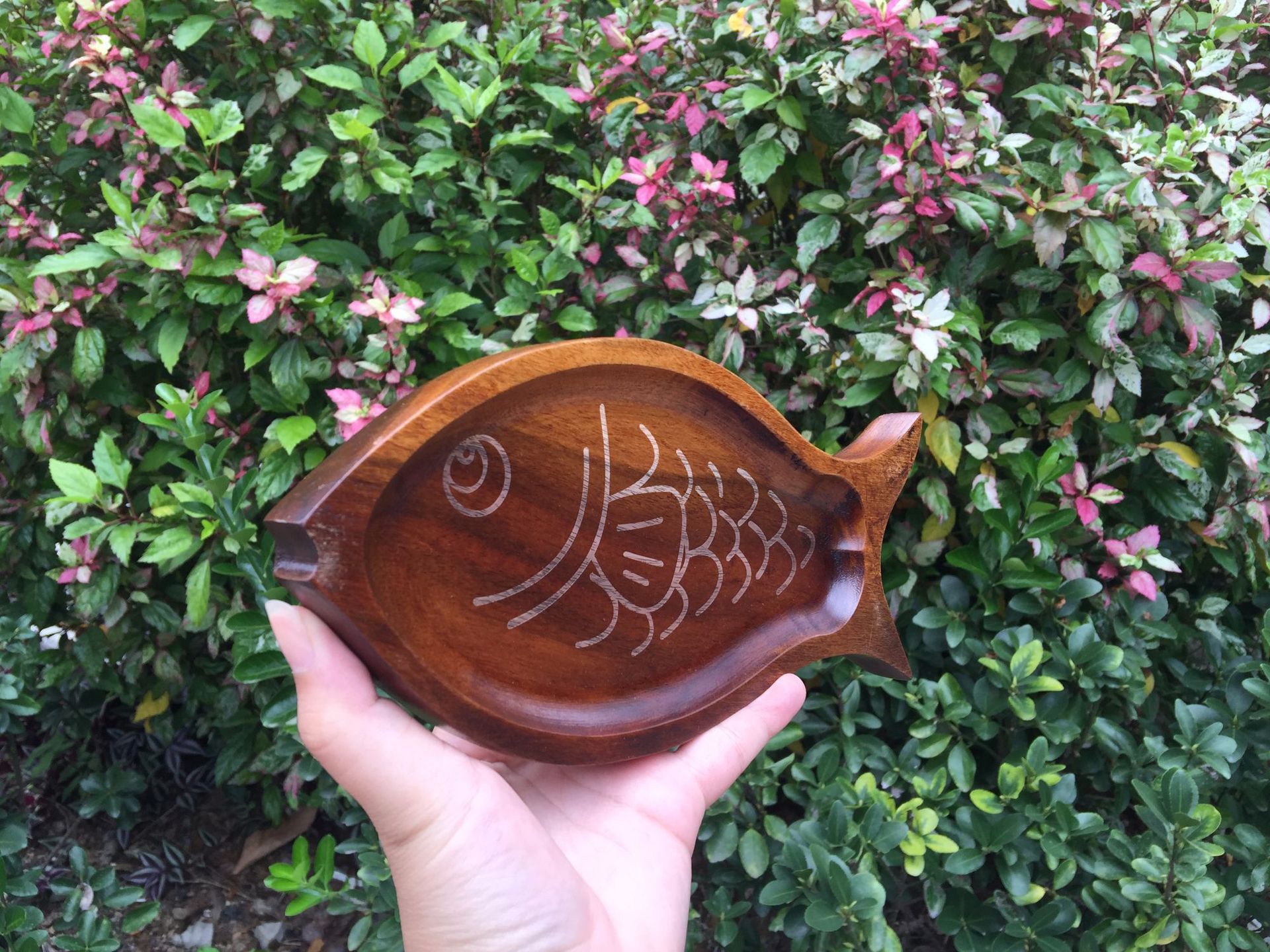Acacia wood fish-shaped wooden plate solid wood dim sum dry fruit plate Japan/south Korea fish plate restaurant hotel supplies