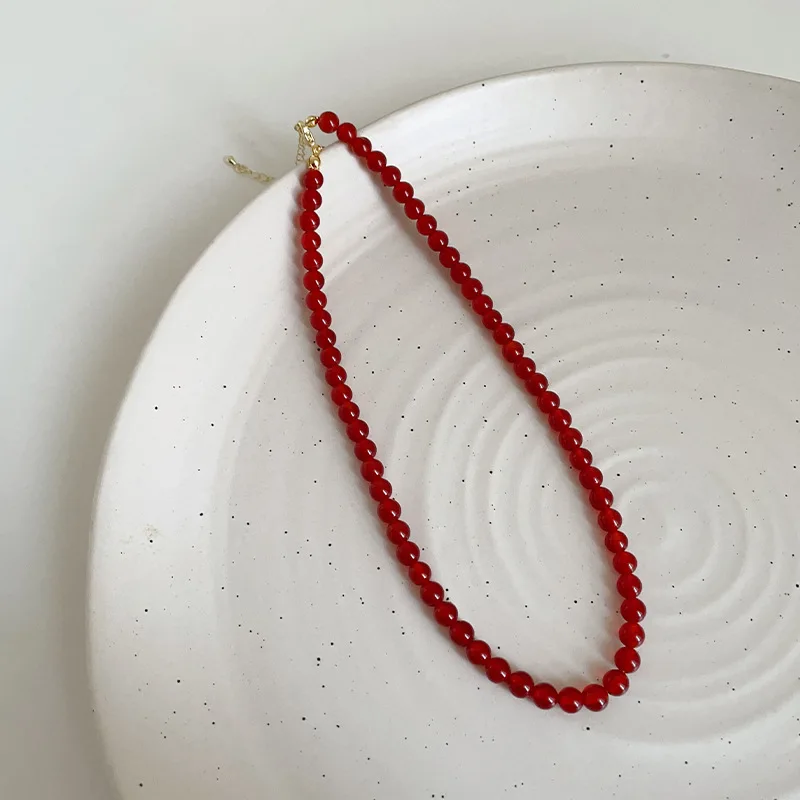 Minar 4 6 8mm klar hvid farve rund halskæde med naturlige muslinger og perler til kvinder forsølvet kæde med perler og halskæder: Rust rød