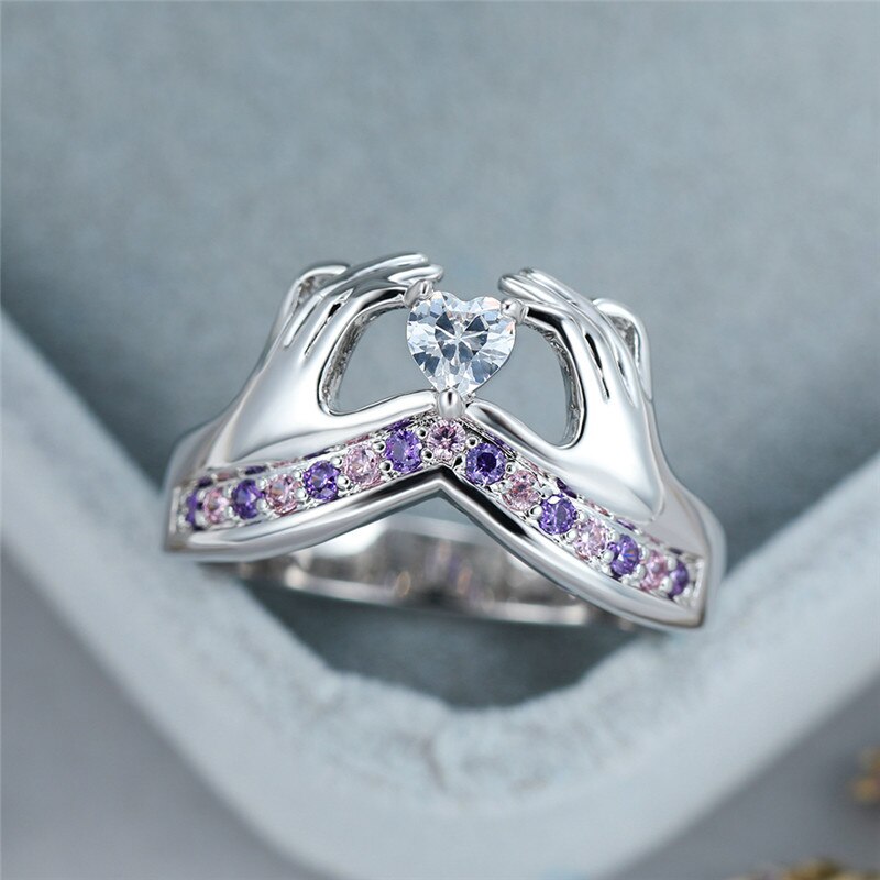 Unieke Vrouwelijke Hand Kleine Hart Claddagh Ring Leuke Paars Roze Steen Ring Mode Liefde Engagement Ringen Voor Vrouwen