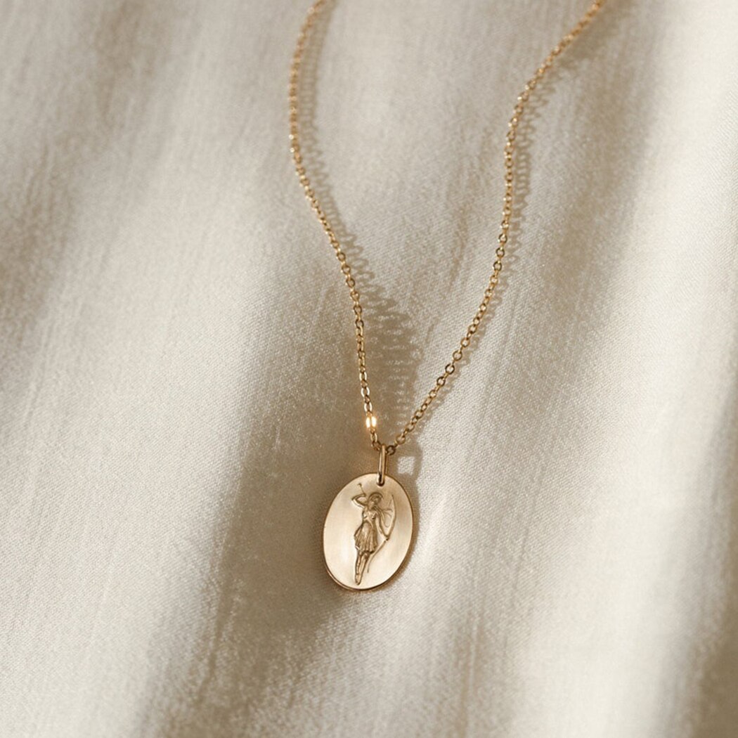 Chengxun artemis necklace for women girls collect locket pendant collarbone chain hand-embossed charm feminine necklace