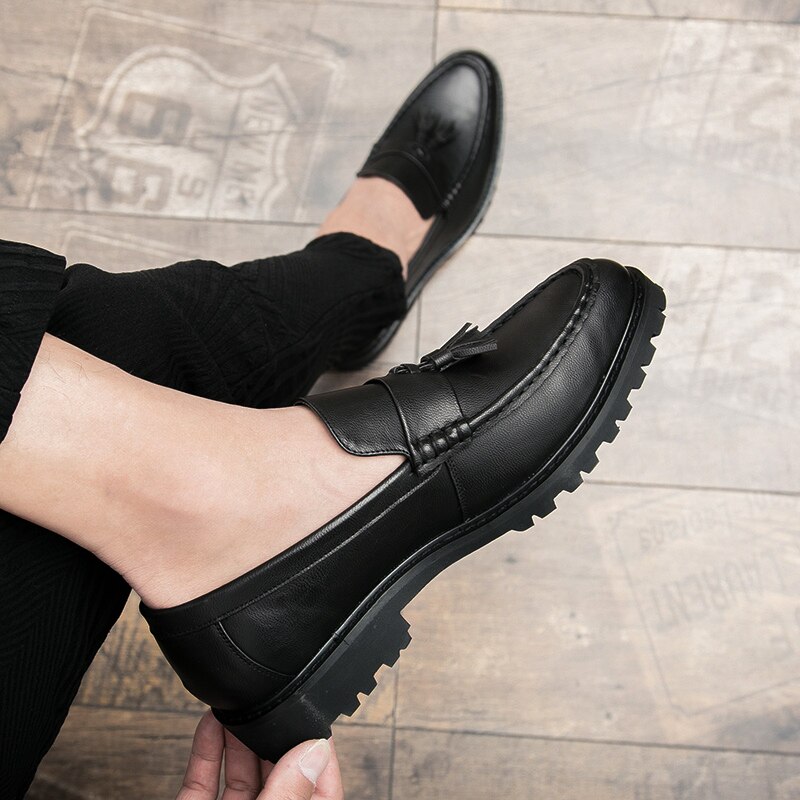 Herrskor läderskor som andas avslappnade sneakers loafers tofs mokassins bröllopsfest skor  l4