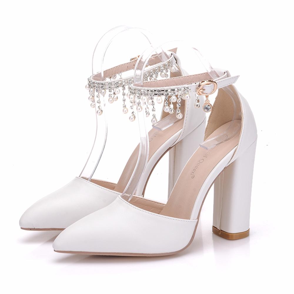 Crystal Queen Wit Pu Hoge Hak Sandalen Vrouwen Bruiloft Schoenen Vierkante Hakken Voor Bruid 10.5Cm Hak