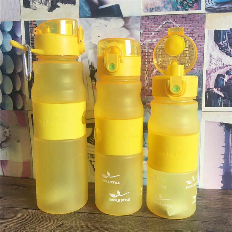 Zounich vesipullo urheilullinen proteiiniravistelija ulkomatka kannettava tiivis tritan muovi suuri kapasiteetti juomapullo bpa ilmainen: 500ml / Keltainen
