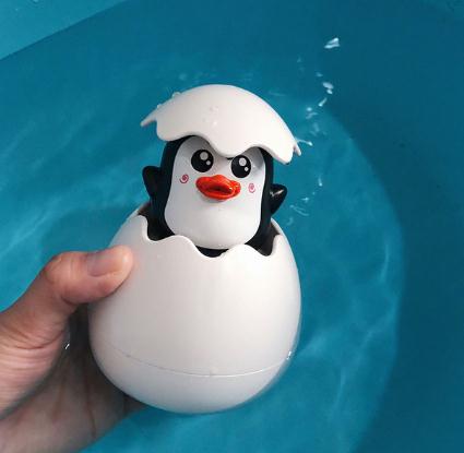 Badelegetøj baby vand spil dyremodel vandhane brusebad hånd / elektrisk vand spray legetøj til børn svømning badeværelse baby legetøj: Pingvin