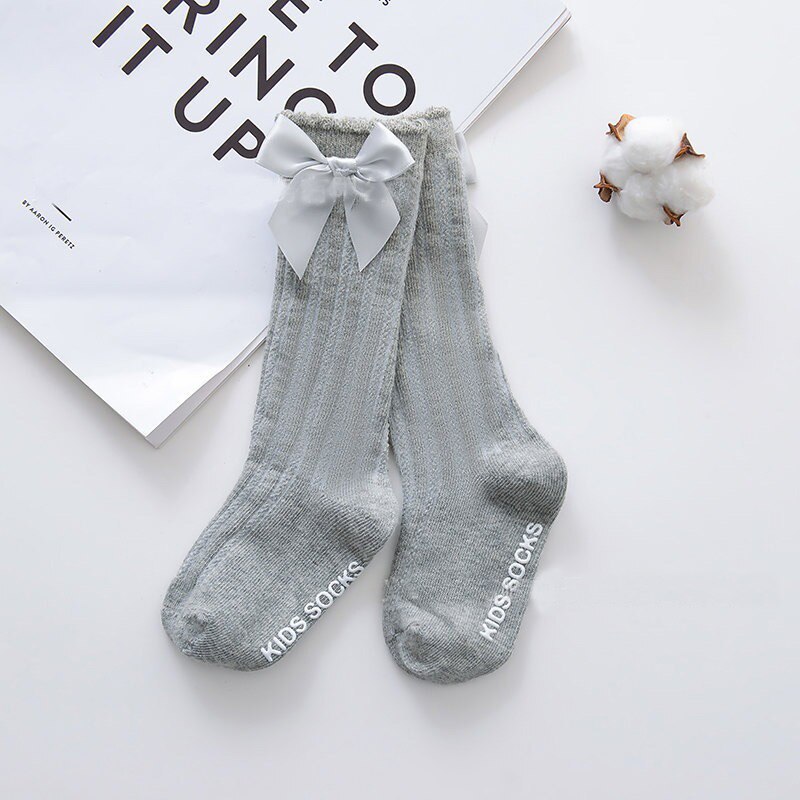 Neue Mädchen Einzigen Farbe Streifen Strümpfe blasiert Mund Strümpfe Baby Bowknot Baumwolle Rutschfeste Kleinkind Aktien Spitzen Strümpfe: Bogen grau / 2-4 T
