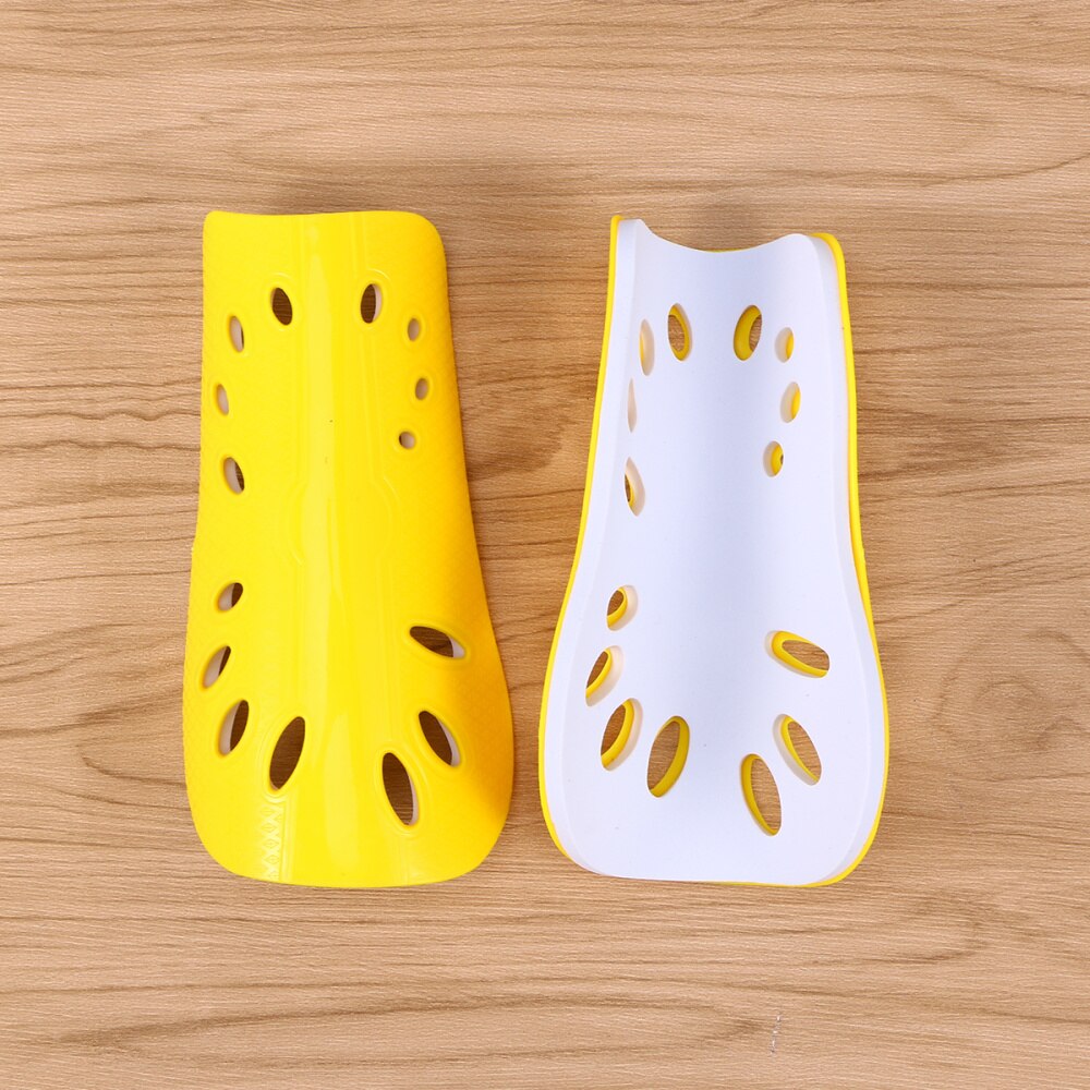 1 par leve respirável adulto bezerro equipamentos de proteção de equipamento de futebol para homem (branco)