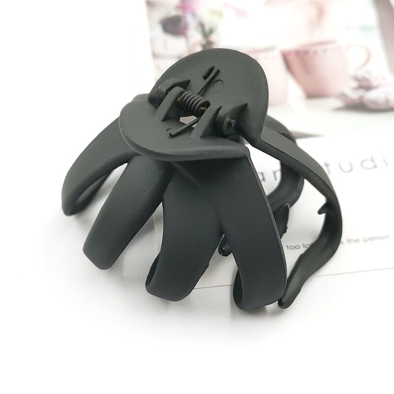Solid Color Hair Claw Geometric Hollowing Simple Matte Crab Clamp for Women Girls Large Size Hair Clips Hair Accessories: 1