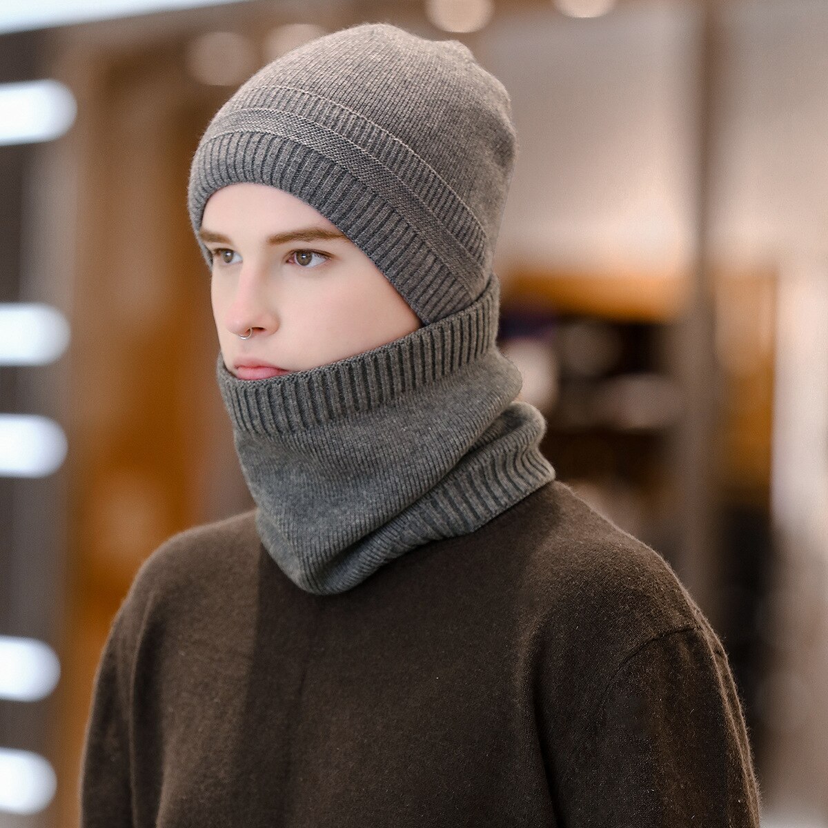 Todelt kjole pluss fløyel polstret krage kaldtett ørebeskyttelseshatt vinter menn og kvinner varm utendørs reisedrakt: Lysegrå