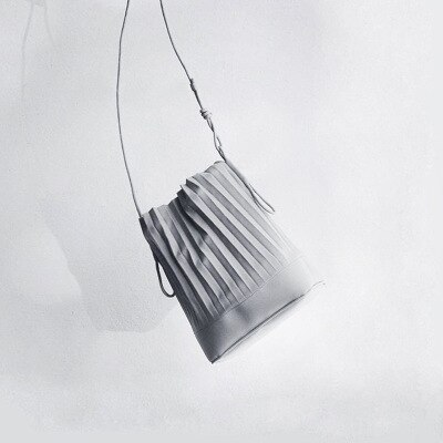 Nouvelle de grande capacité seau fourre-tout thaïlande plissé simple voyage grand sac shopping sacs à main été: Gris