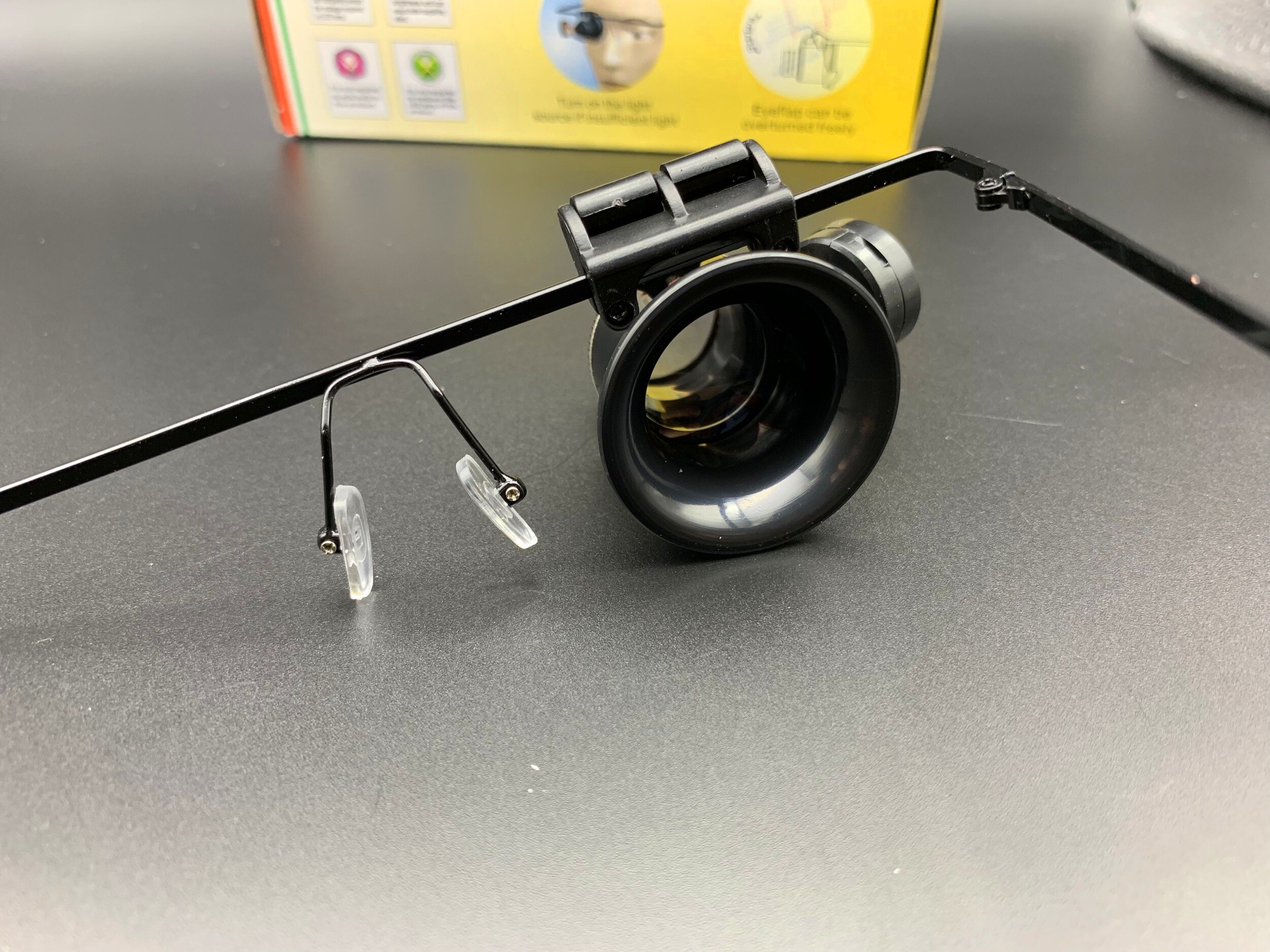 20X Bril Type Double Eye Verrekijker Vergrootglas Horloge Reparatie Tool Vergrootglas met Twee Verstelbare LED Verlichting Kenmerken: F