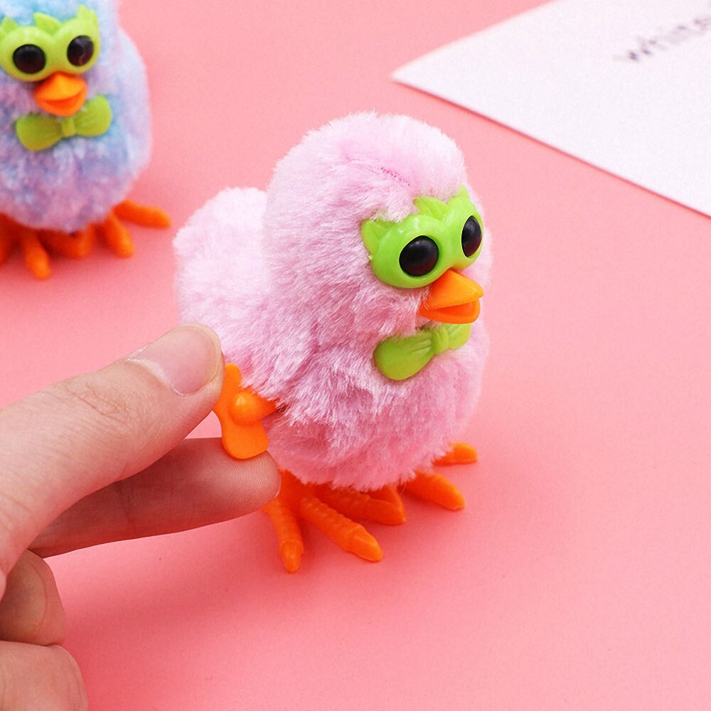 Dos desenhos animados do vintage de pelúcia clockwork óculos frango crianças brinquedos andando pulando frango brinquedo plástico para crianças brinquedos cor aleatória