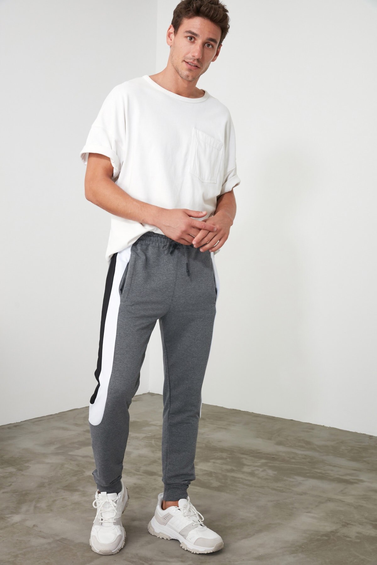 Trendyol Dus Panelled Mannen Joggingbroek TMNAW21EA0105