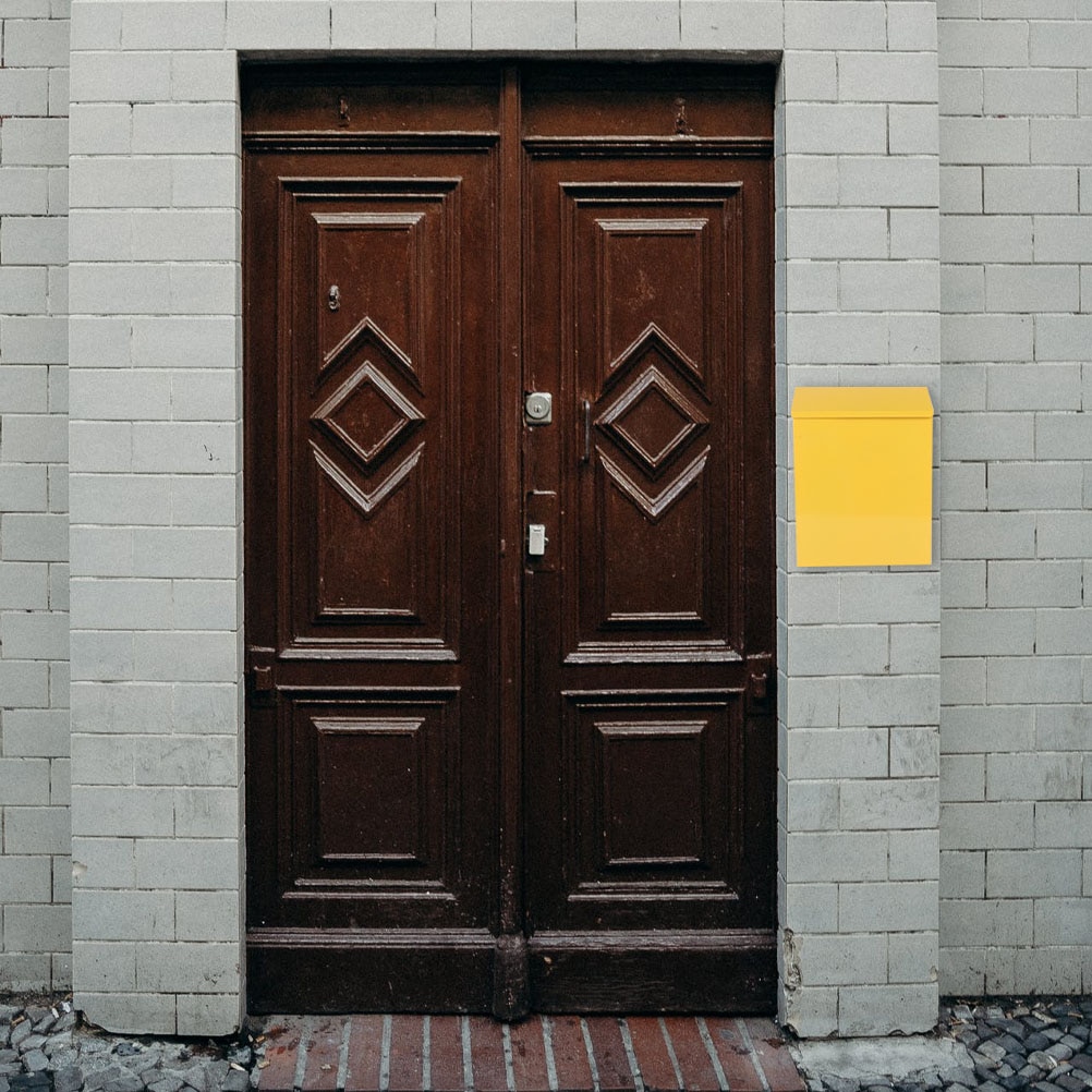 Buzón de correos de hierro de estilo europeo, letras creativas, color amarillo, 1 unidad