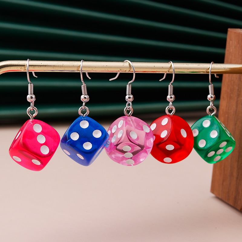 Cartoon 3D Dobbelstenen Oorbellen Voor Vrouwen Candy Kleur Minimalistische Vrouwelijke Dangle Oorbellen Vriendschap Handgemaakte Sieraden