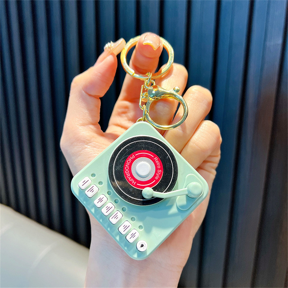 Vintage Mini Retro Cassette Recorder Music Box Key Chain Cute Mini Player Bag Pendant Keyring for Couple Friends