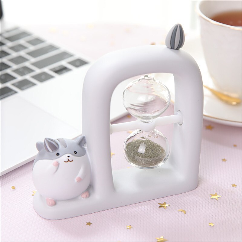 Tecknad hamster harts liten timglas dekompression sand rum bok skrivbord estetisk rum dekoration födelsedag för dotter