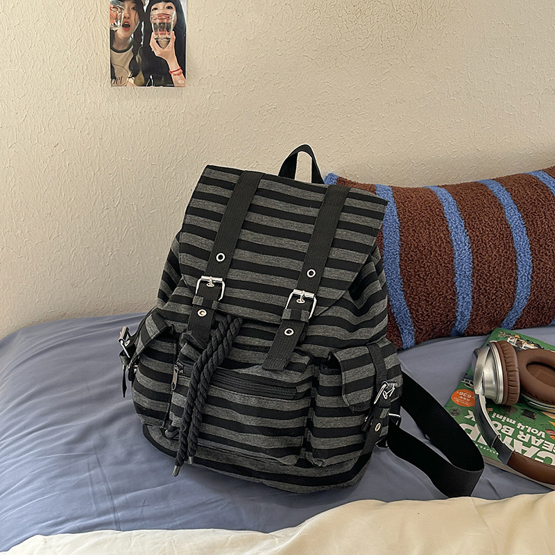 2025 Nowy koreański plecak w paski dla kobiet Modny, mały i wyjątkowy, duża pojemność, wszechstronny, plecak studencki: Black