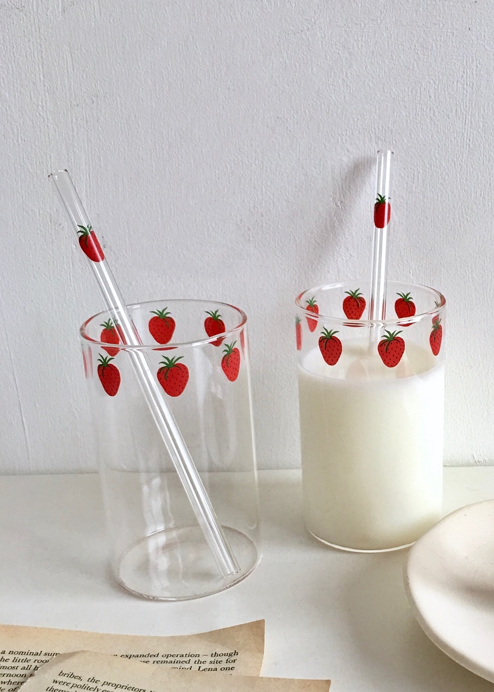 2 Pieces 300ml 10oz High borosilicate Cute Strawberries Water Milk Drinking Glasses Cup With Straw: With straws