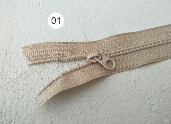 1Pc 20cm No. 3 zipper Closed Tail Nylon Round Head Zipper Strip Clothing Cushion Bag Handmade diy Accessories DX0006: No1
