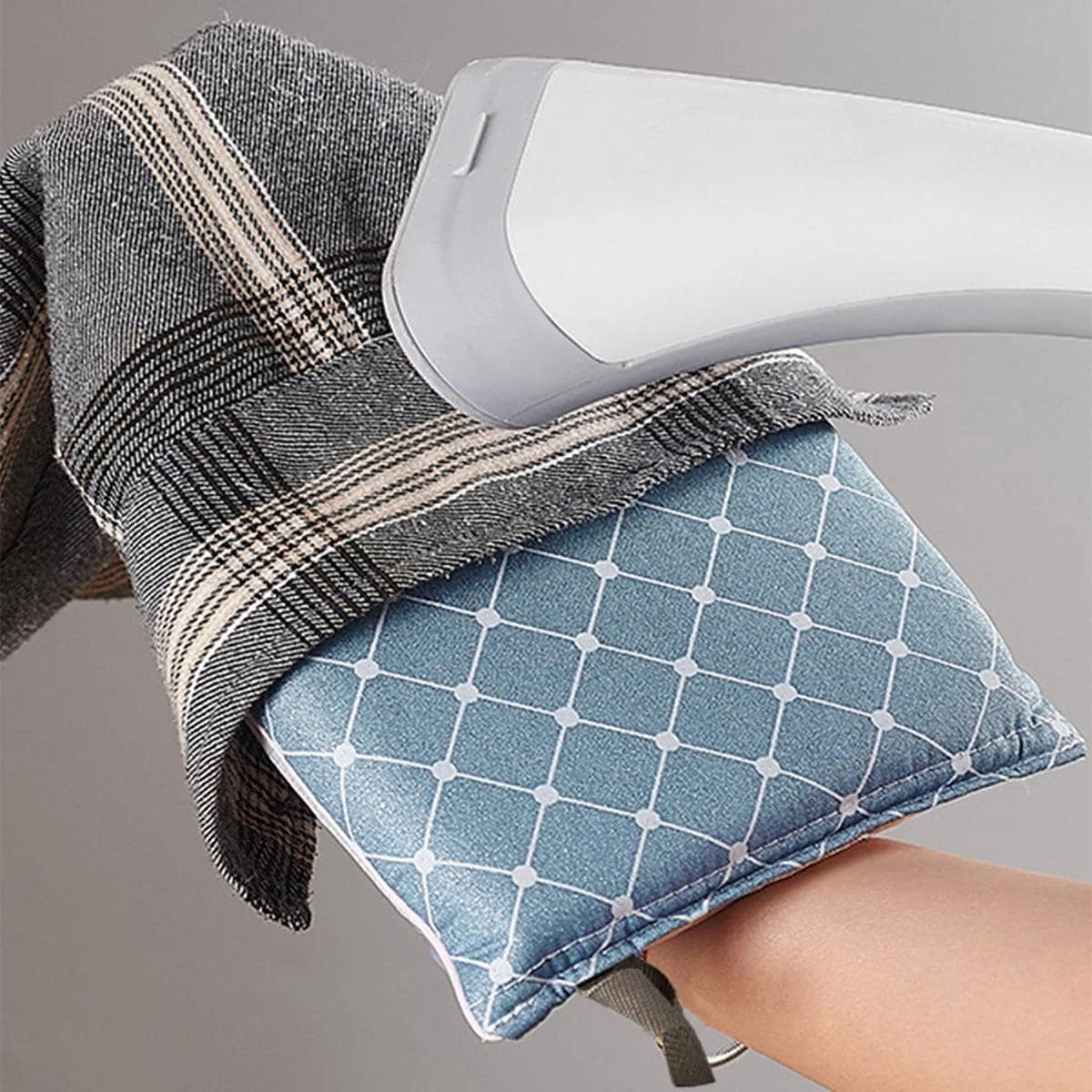 Hand-Held Mini Ironing Board Steam Ironing Iron Household Thermal Insulation Sponge Small Folding Portable Iron Table Rack: Blue