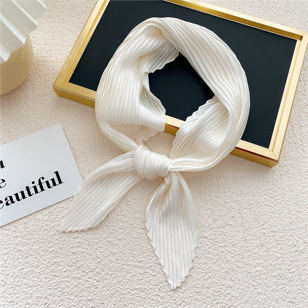 Bufanda de seda satinada pequeña para mujer, pañuelo triangular plisado de Color sólido para el cuello, banda para el pelo, lazos, Foulard femenino: Blanco
