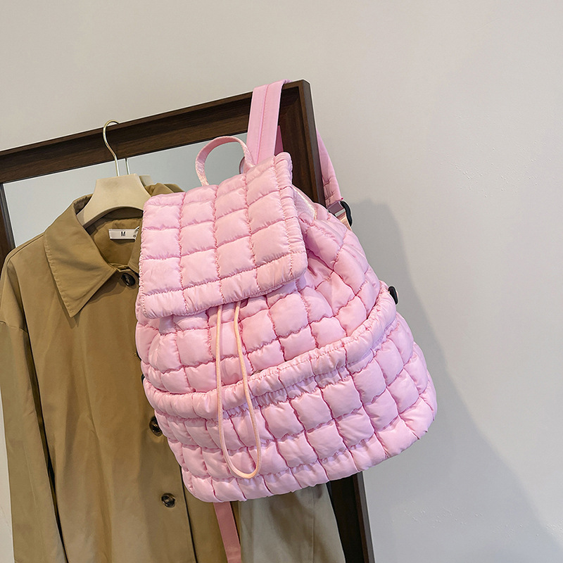 Zaini imbottiti trapuntati alla moda per le donne zaino imbottito in nylon morbido di design per borse da viaggio leggere per ragazze: Colore rosa