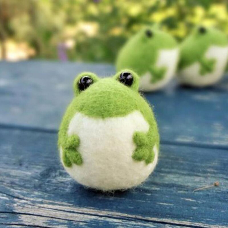 Non-Finished Felt kit Lovely Frog Animal Wool Needle Felt Toy Doll Wool Felting Poked Kit DIY Handcarft Decoration Package