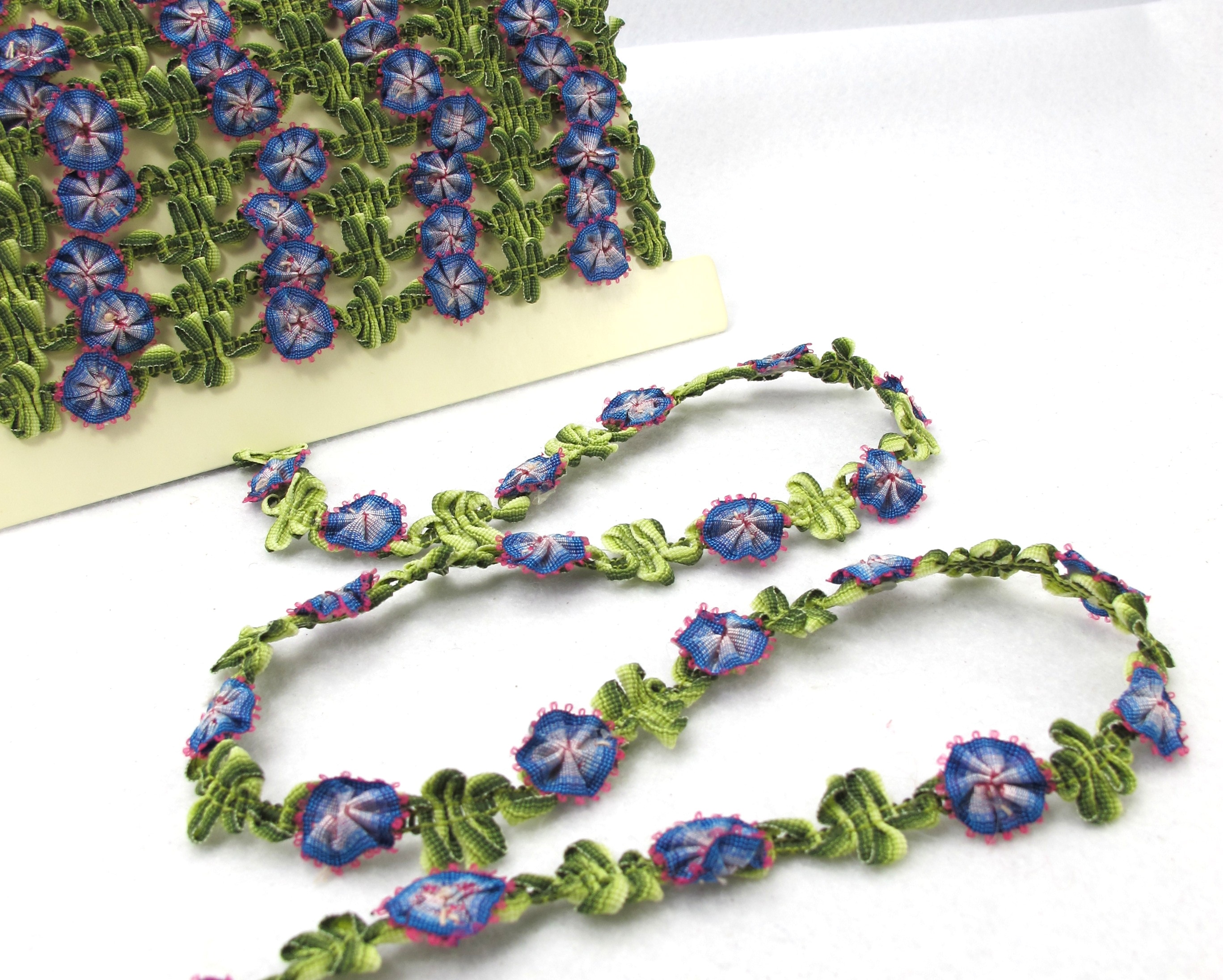 Ruban rococo tissé de 2 mètres avec boutons de fleurs roses | ruban floral décoratif | matériel de scrapbooking | vêtements | décor