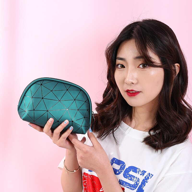 7 tums bärbar kosmetisk väska för kvinnor, multifunktionell förvaringsväska, reseväska, glänsande triangelmönster: Grön