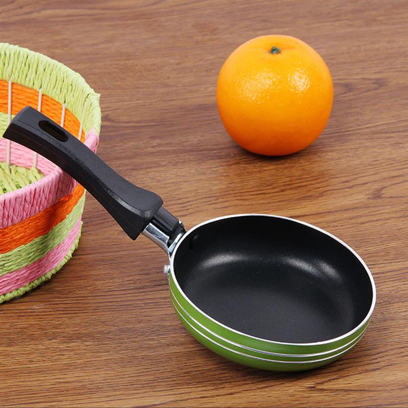 Mini Gebakken Eieren Steelpan Kleine Koekenpan Platte Non-stick Kookgerei Roosteren Pannen (Willekeurige Kleur)