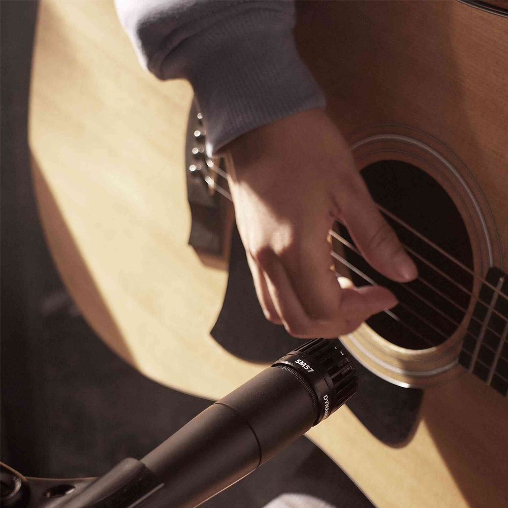 SM57 Dynamic Instrument Microphone and Versatility for Live Performances and Recording