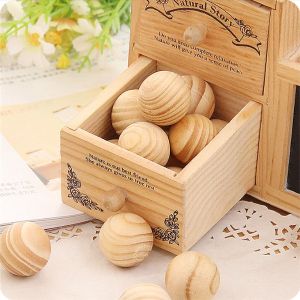200pcs Camphor Ball Natural Practical Round Balls Cedar Wood Ball for Boxes Drawers Clothes Blankets