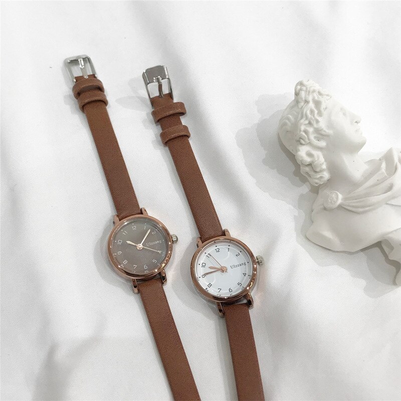 Eenvoudige kleine wijzerplaat vrouwen wit horloge ulzzang luxe quartz vrouwelijke klok retro horloges vintage lederen dames horloges