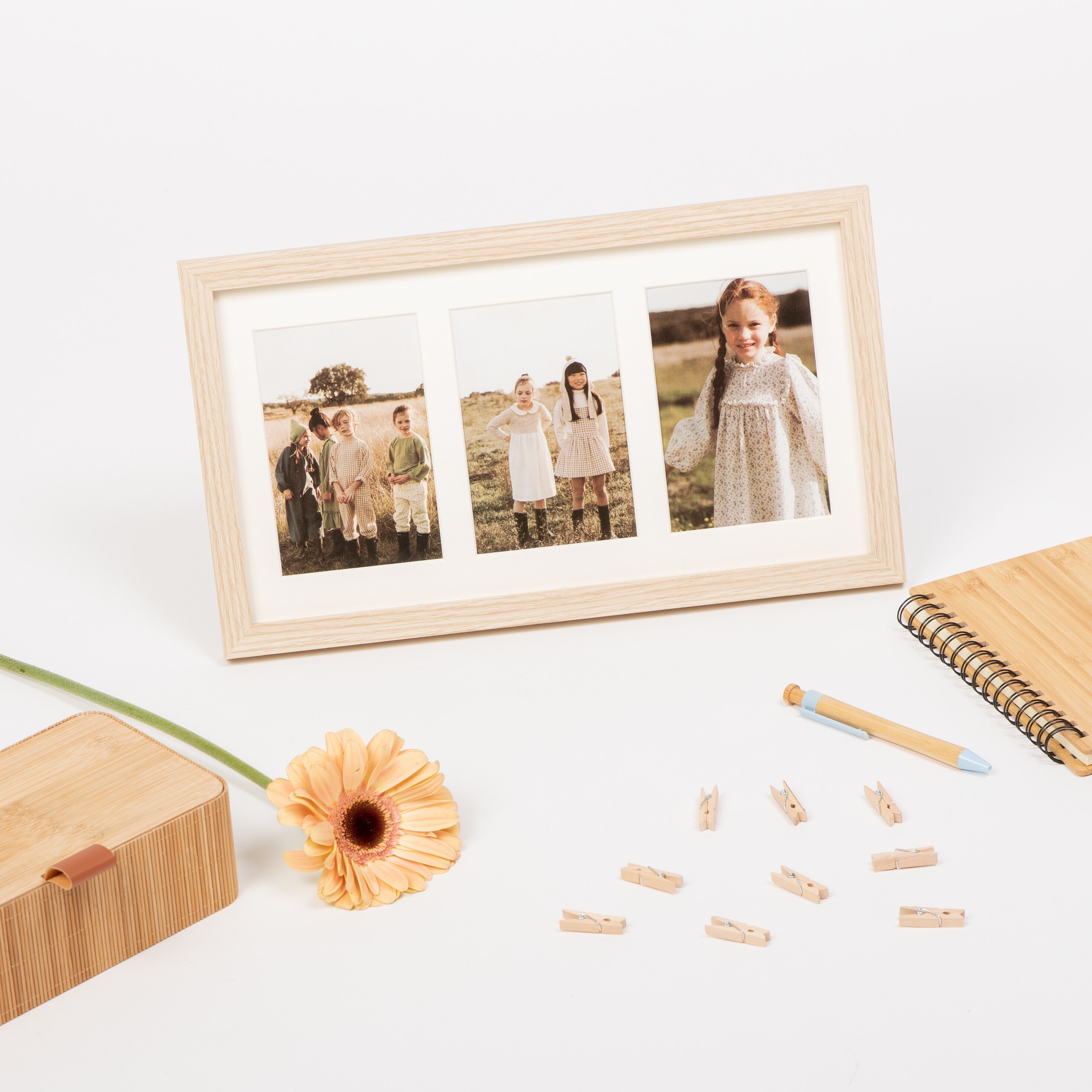 Multiple photo frame with paspartu for 3 photo collage 10x15