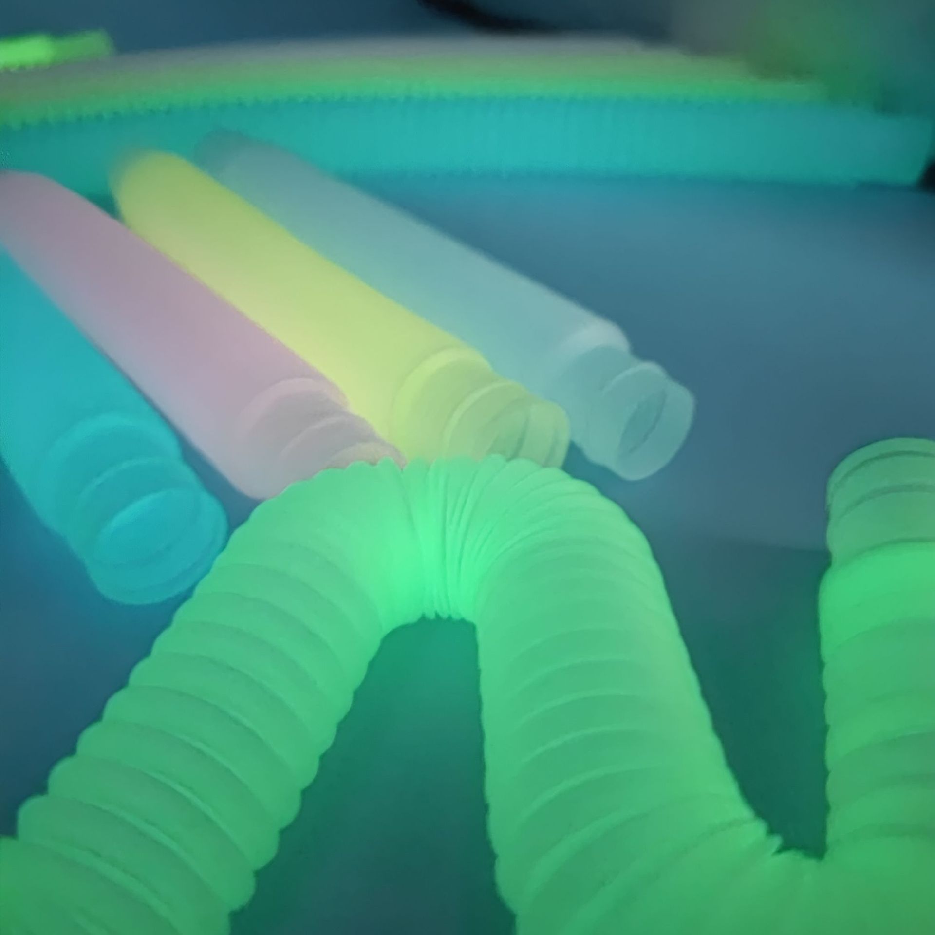 Fuelle de tubo de plástico estirado de Color fluorescente luminoso, tubo de ventilación POP DIY para aliviar el estrés, juguete sensorial inquieto