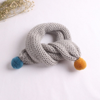 Höst vinter stickad barnscarf med pom pom bollar bebis tjejer halsduk barn pojkar halsduk barn halsvärmare halsduk: Grå