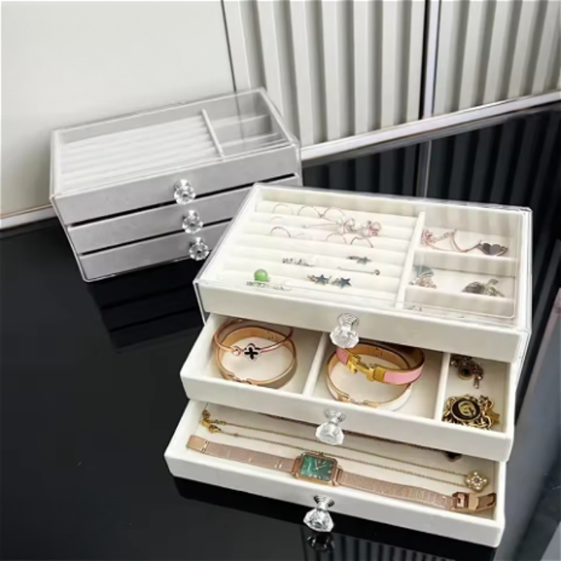 Akryl smykkeskrin med grå krystal – perfekt til øreringe, ringe, halskæder og armbånd