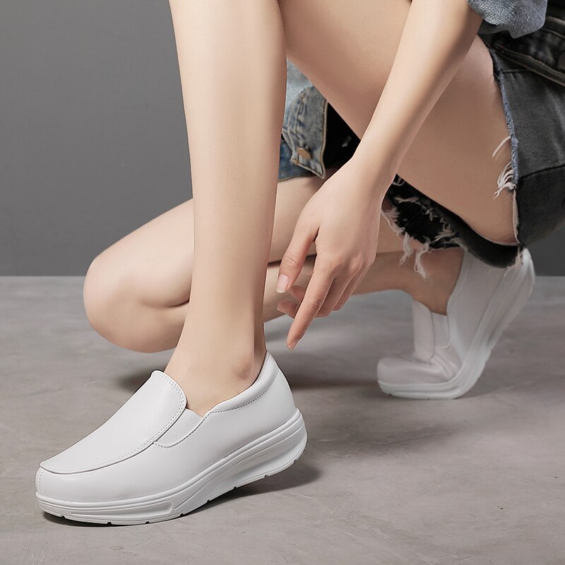 Womens Soft Leather Walking Shoes with Low Heels Slip On Casual Flat Women Soft Nurse Shoe