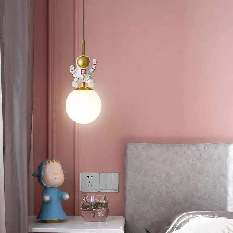 Lámpara colgante para la cama de la habitación de los niños, luz minimalista moderna, lámpara de lujo para dormitorio de niño, lámpara de Luna, candelabro pequeño de astronauta