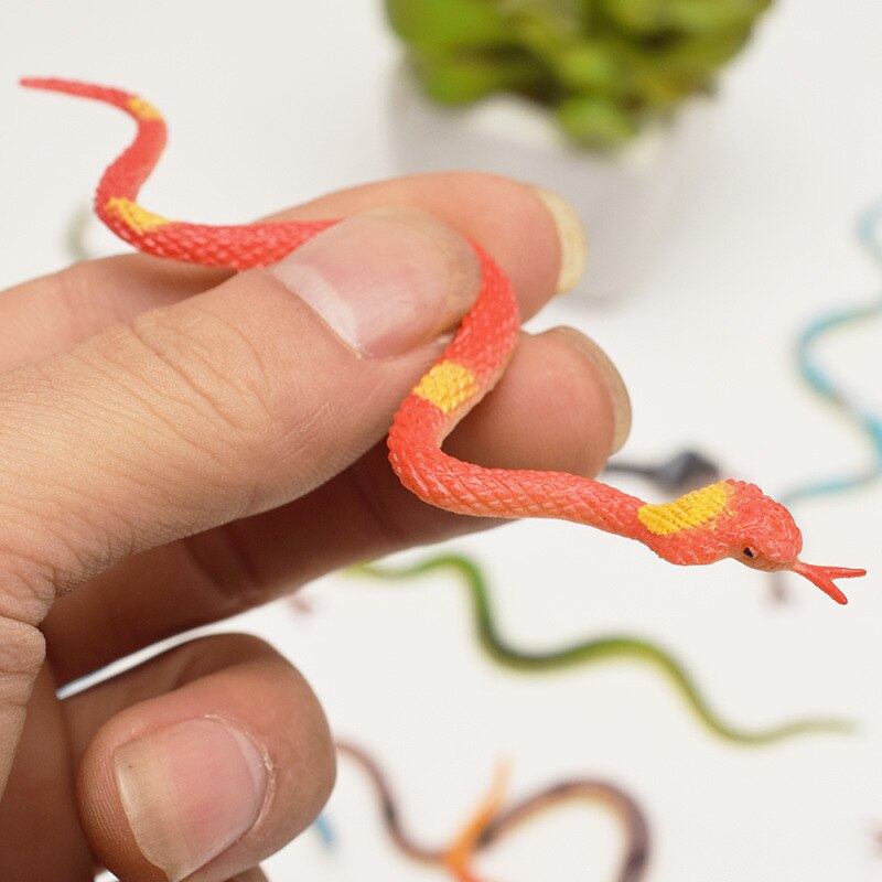 12pz Parodia giocattolo di simulazione rettile modello cobra pvc morbido serpente di gomma scaltro spaventoso giocattolo modello mini di serpente