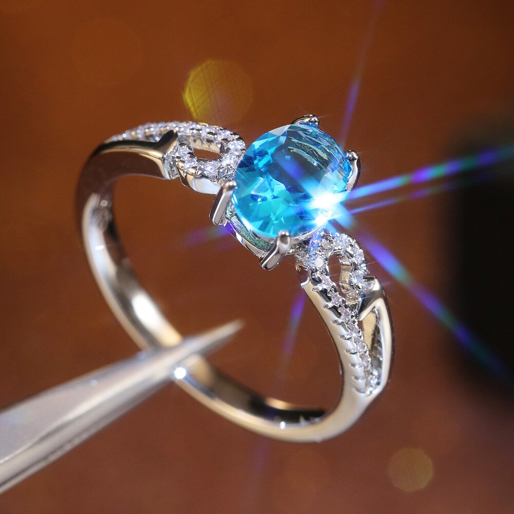 Huitan-anillo de compromiso clásico con piedras ovaladas para mujer, joyería de lujo con Micro incrustaciones de nubes, color azul cielo, CZ