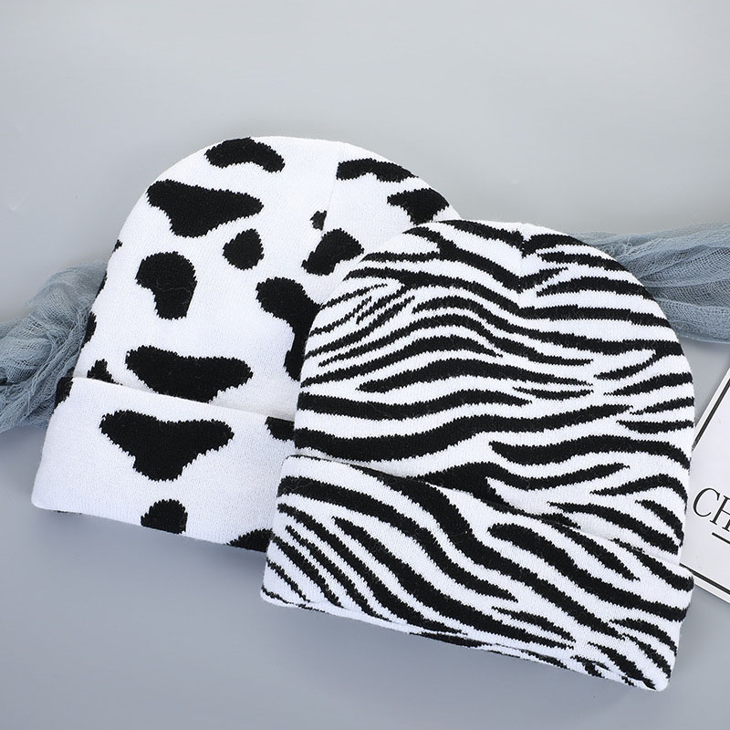 Gorros con estampado de vaca para mujer, gorros cálidos de estilo Hip Hop, a la , color blanco y negro, novedad de invierno