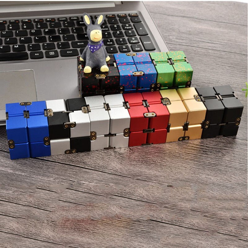 Cubo di infinito in metallo creativo cubo di sollievo dallo Stress infinito in lega di alluminio portatile per bambini regalo per giocattoli antistress per adulti