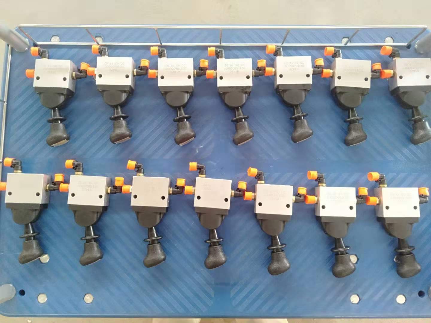 Dump Truck Lift Valve Pneumatic Control Same to HYVA Dump Truck Tipper Hydraulic PT Handle Air Operated Camion