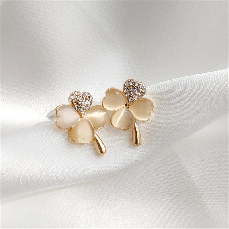 Hangzhi French personality high-end sense of shell petals exquisite four-leaf clover women girls earrings jewelry: E