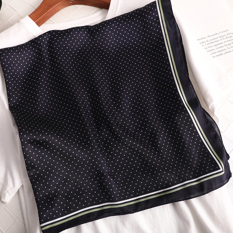 Pricktryckt halsduk siden satin hårscarf för kvinnor små sjalar hårscarfs dam 70*70cm fyrkantiga väskor halsdukar för damer