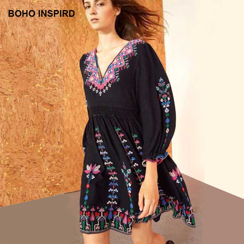 Boho inspirerad blommig folkloristisk broderad mini boho klänning 3/4 ärmar sommarklänning virkad v ringklänning kvinnliga vestidos