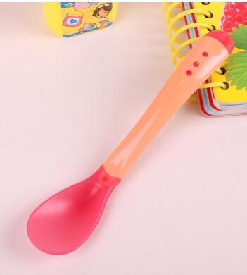 Handy Heat Sensing Thermal Spoon Baby Kids Weaning Silicone Head Tableware Baby Soft Head Safety Temperature Spoon: Pink spoon